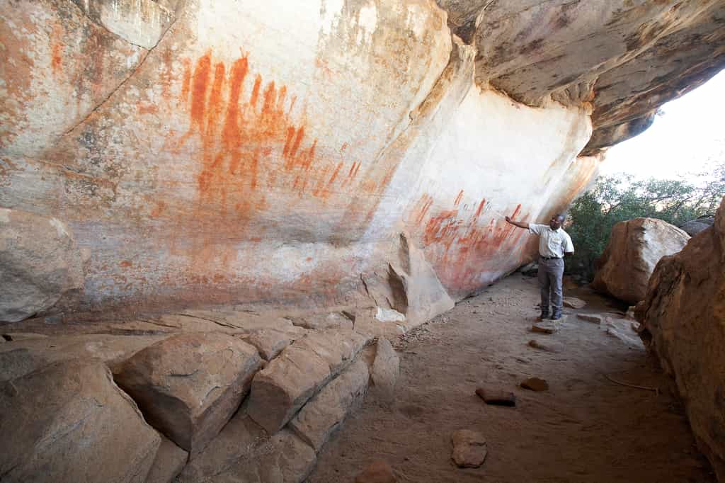 Guided rock art excursions - The reserve is custodian to over 130 San rock art sites, some of them dating as far back as 10 000 years.