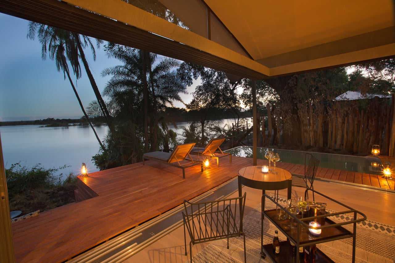 which side of Victoria falls is better