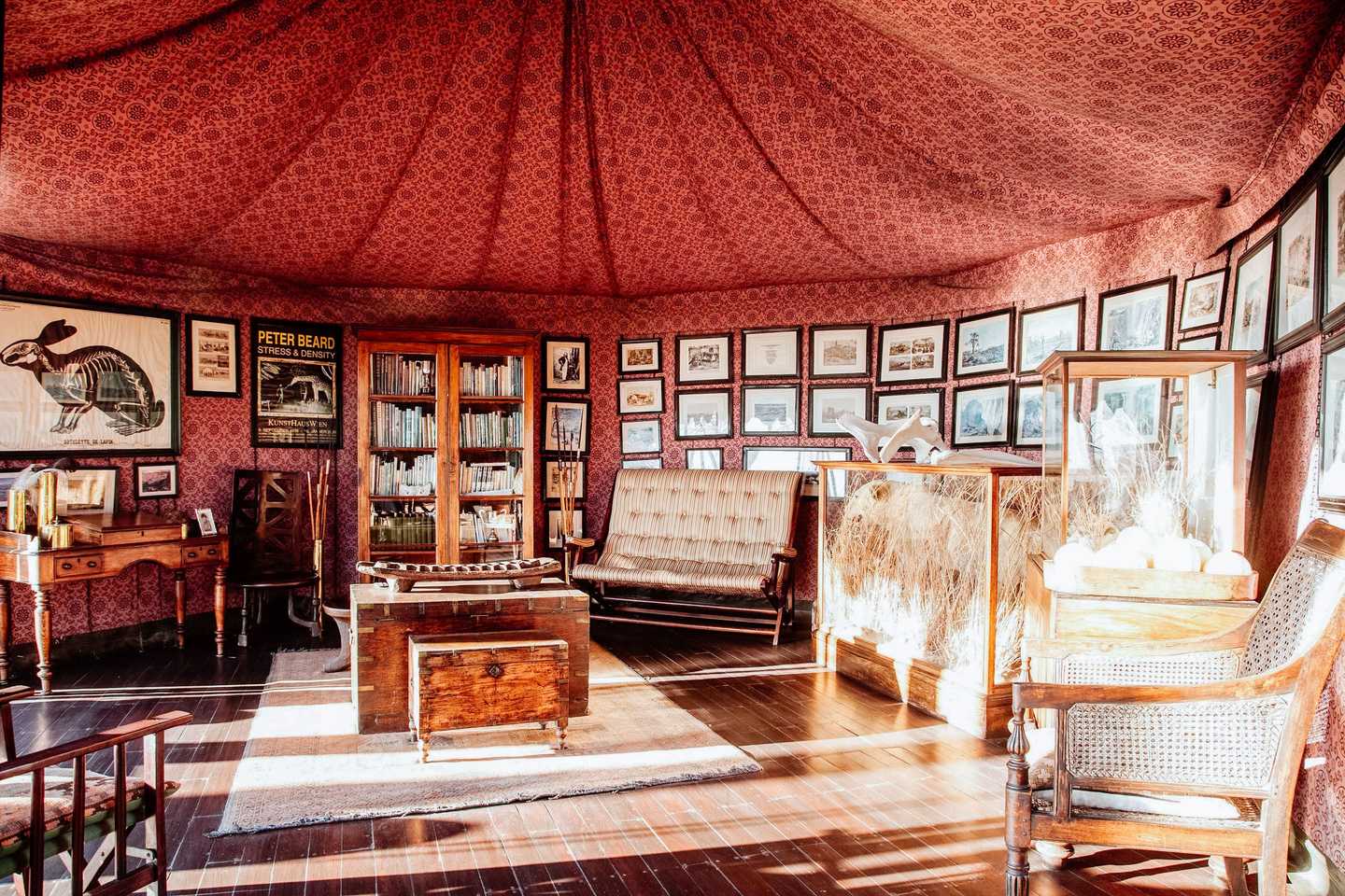 Top 5 safari libraries in Africa - makgadikgadi pans