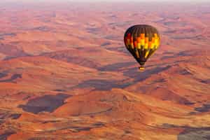 Spot the dunes of Sossusvlei in a hot air balloon