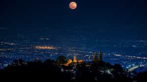 Explore Chiang Mai by night