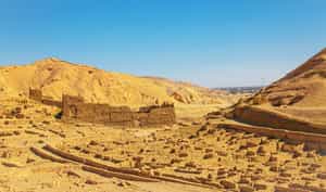 Visit the village of Deir el-Medina in Luxor