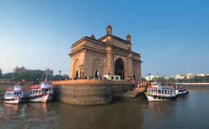 Admire the waterfront Gateway of India in Mumbai