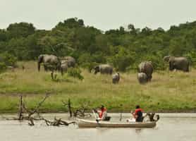 Go game viewing on a canoe safari in Laikipia