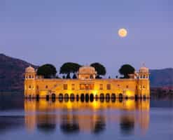 Take a boat out to admire Jal Mahal in Jaipur