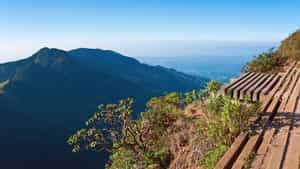 Hike up to World's End viewpoint in Horton Plains
