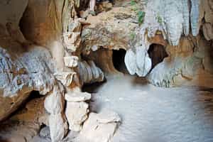 Discover historical caves of Tsingy De Bemaraha