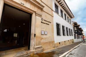 Take a tour of a local art gallery in Bogotá