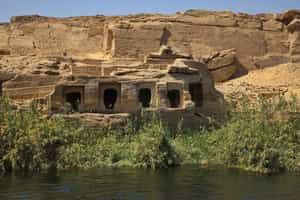 See the sites of Gebel Silsileh on a Nile cruise