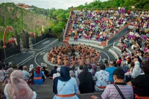 Watch a Kecak dance ceremony in Uluwatu 