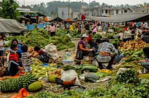 Discover the local markets of Toraja