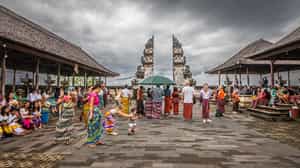 Visit Beji Temple on the way to Munduk
