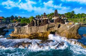 Cycle through the rice fields to Tanah Lot