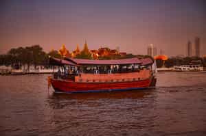 Take a dinner cruise on Chao Phraya River, Bangkok