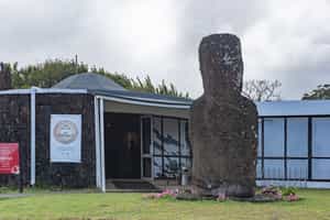 Visit local market & Rapa Nui artifacts museum 