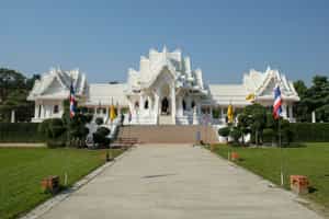 Discover temples in International Monastic Zone
