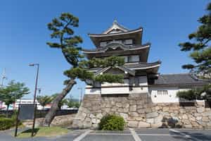 Visit the Takamatsu Castle