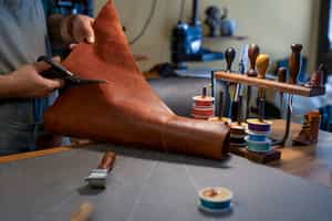 Observe a leather workshop in Sorrento