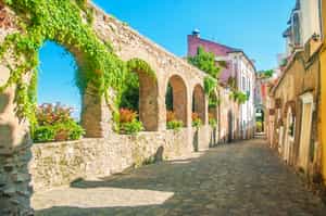 Wander the alleys of Ravello on the Amalfi Coast