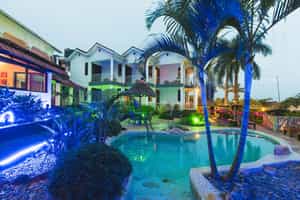 2 Friends Beach Hotel