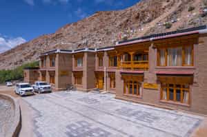 Snow Leopard Lodge