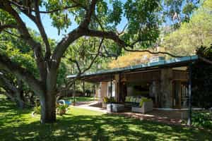 Madzi Kuwala Lake Retreat