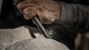 Be guided through a stone carving workshop