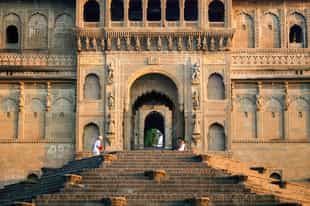 Visit the 18th century Maheshwar Fort