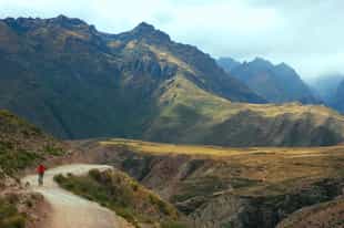 Wind through the Sacred Valley Trails by bike