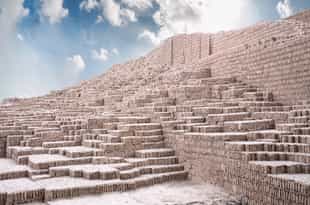 Discover a pre-Inca pyramid at Huaca Pucllana