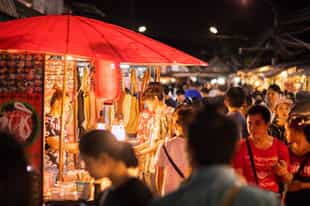 Explore the night markets of Ayutthaya