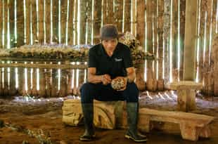 Meet local Cabecar craftspeople in Turrialba