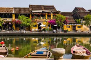 Stroll through the streets of old town in Hoi An