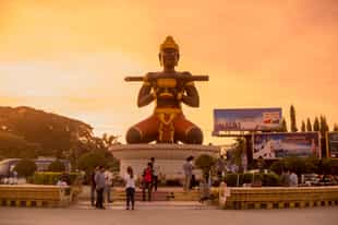 Tour the city of Battambang