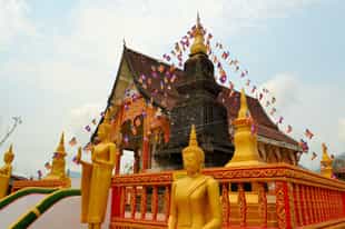 Visit the Buddhist temple of Wat That, Vang Vieng