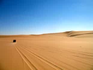 Explore the Great Sand Sea in a 4x4 Jeep