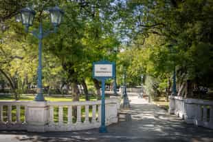 Explore the vibrant Independence Square in Mendoza
