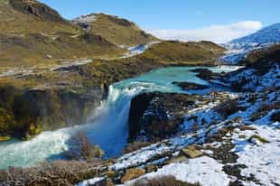 Stand on the banks of the Salto Grande waterfall