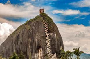 Reach the top of La Piedra de Guatapé, Medellin
