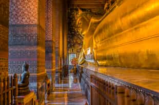 Visit the Wat Pho Temple in Bangkok