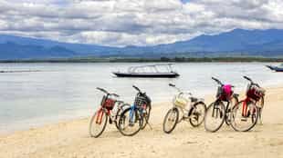 Explore the Lombok landscape and villages by bike 