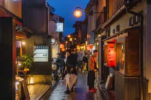 Explore the restaurants of Pontocho Alley, Kyoto