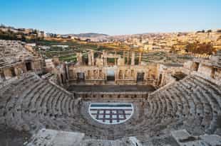 Visit the ancient archeological site Jerash, Amman
