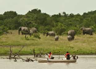 Go game viewing on a canoe safari in Laikipia