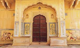 Admire the detail of Nahargarh Fort in Jaipur
