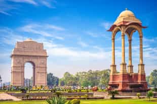 Take a drive to see the historic sites of Delhi