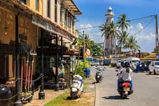 Explore the city of Galle in a classic vintage car