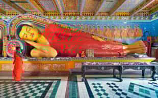  Visit the Isurumuni Royal Temple in Anuradhapura