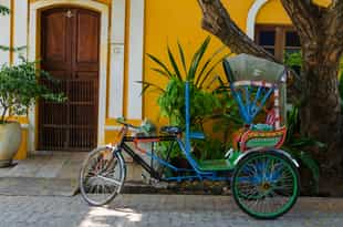 Explore Pondicherry's French quarter by rickshaw 