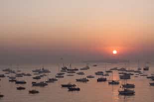 Explore the local sites of Mumbai at dawn